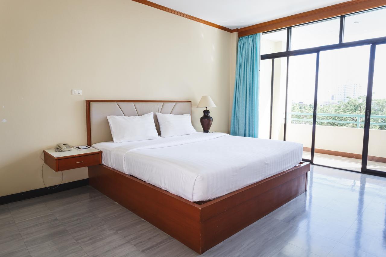 Surin Majestic Hotel מראה חיצוני תמונה