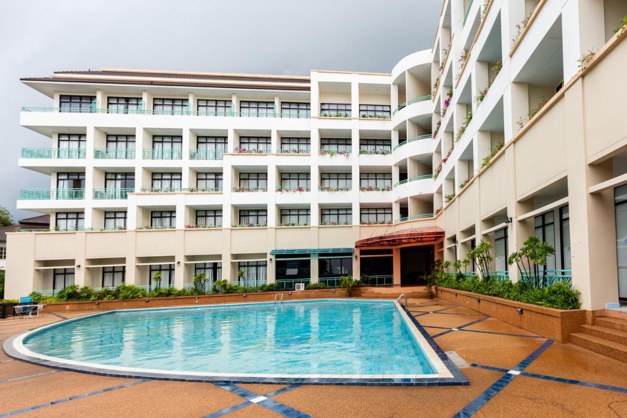 Surin Majestic Hotel מראה חיצוני תמונה